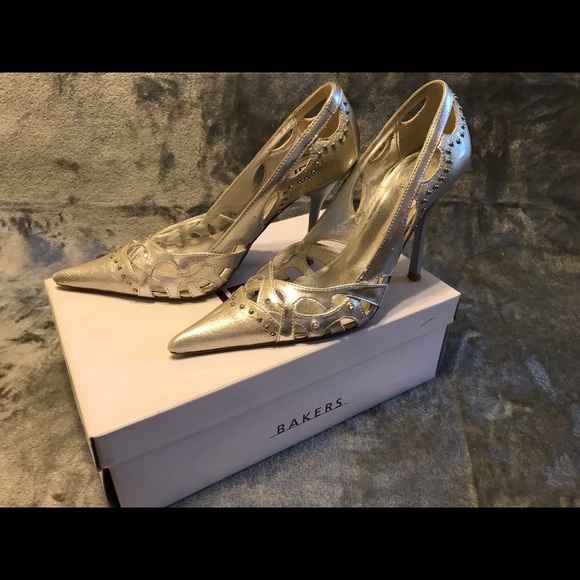 SALE! 🤍Bakers Party Pump!🤍 - Picture 6 of 9